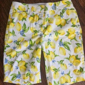 Talbots size 8 Perfect Short Lemon Blossom Print